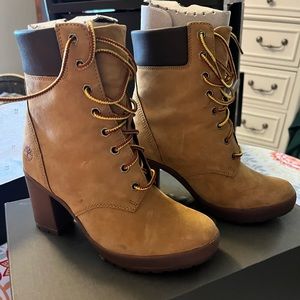 Woman’s Timberland Camdale 6 inch Boot size 5 1/2